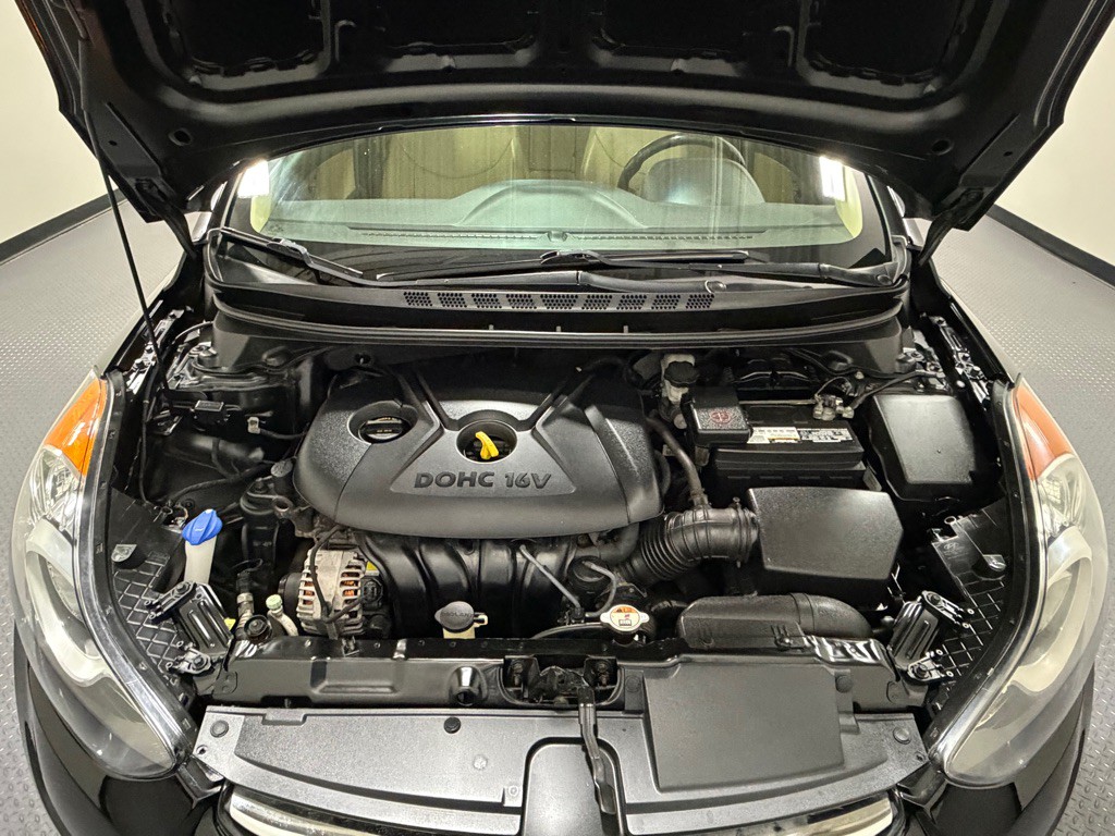 2013 Hyundai Elantra Image 17