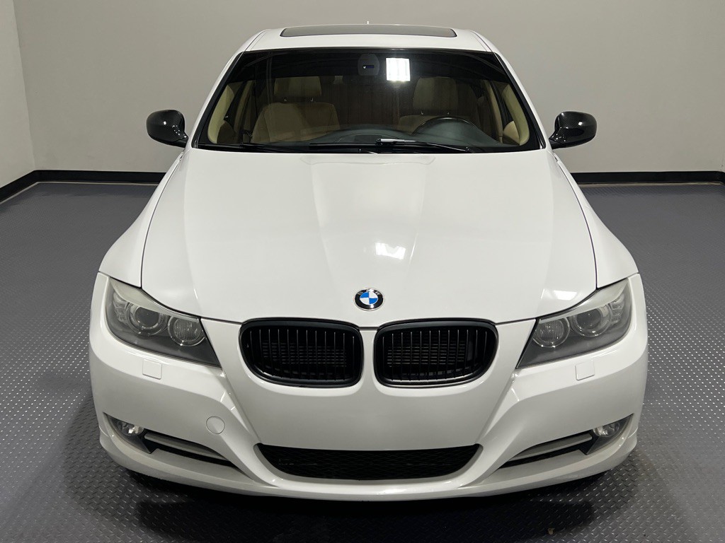 2011 BMW 3 Series Image 3