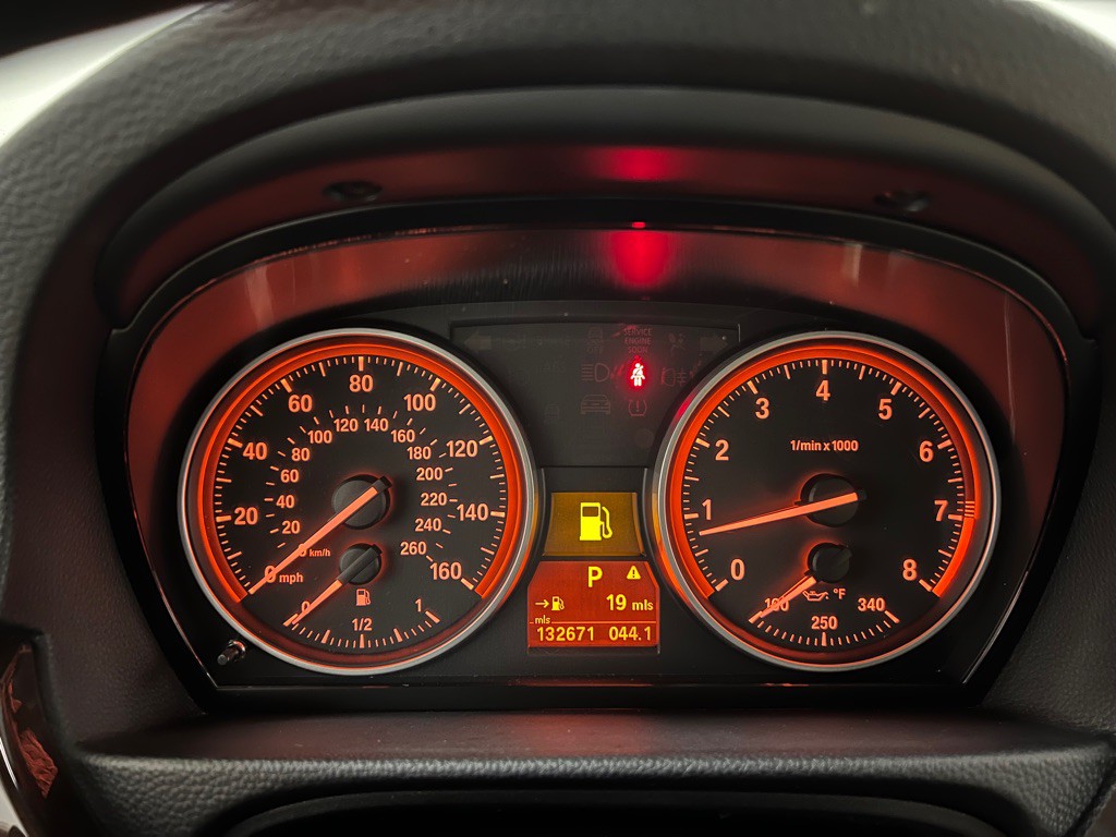 2011 BMW 3 Series Image 5