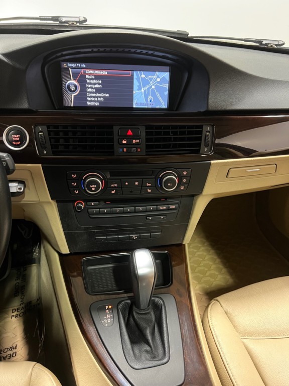 2011 BMW 3 Series Image 7