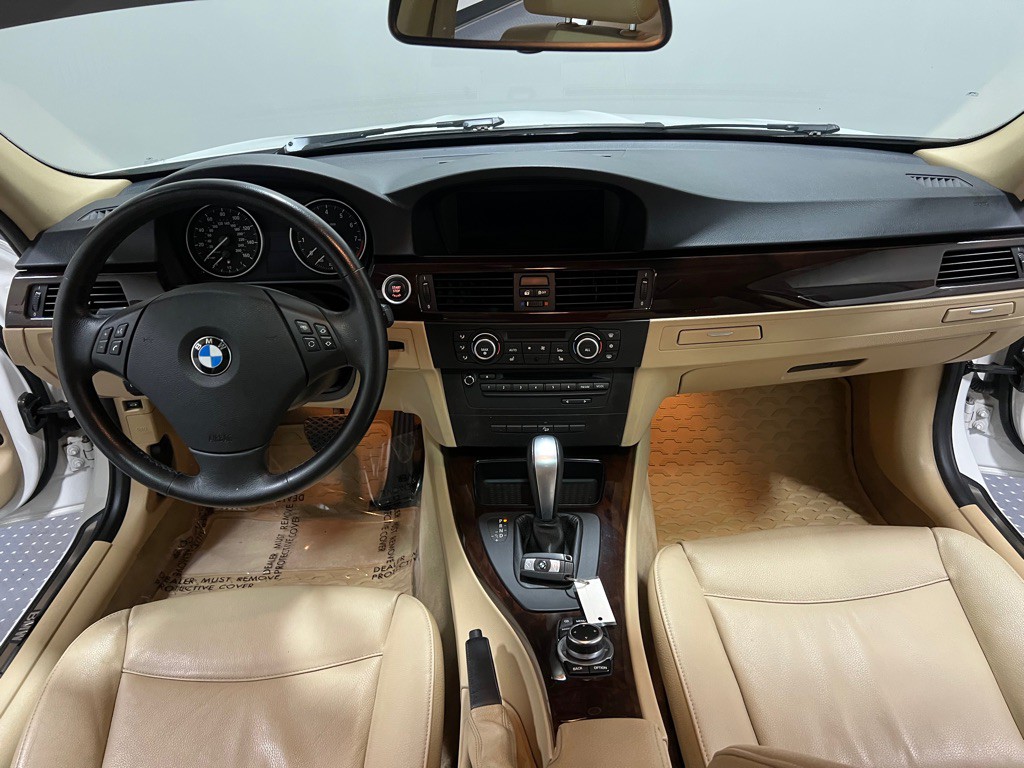 2011 BMW 3 Series Image 13