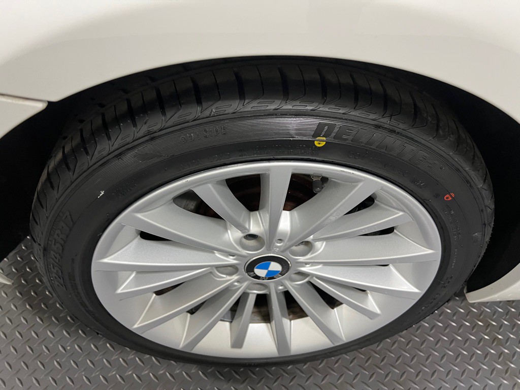 2011 BMW 3 Series Image 18