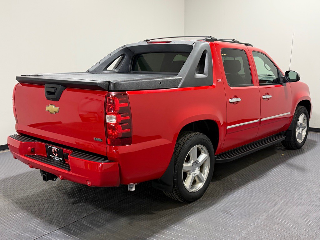 2011 Chevrolet Avalanche Image 4