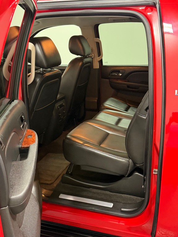 2011 Chevrolet Avalanche Image 8