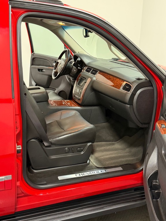 2011 Chevrolet Avalanche Image 10