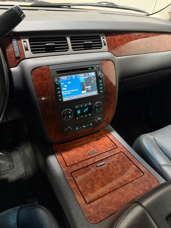 2011 Chevrolet Avalanche Image 12