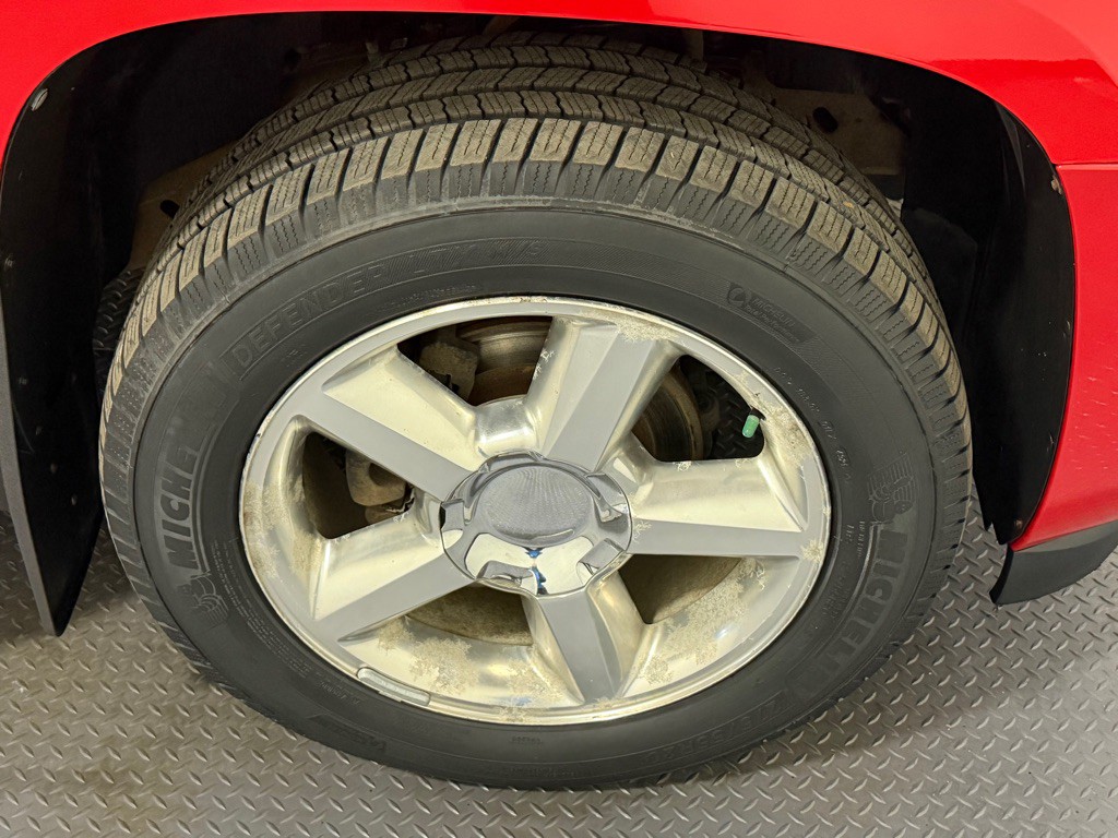 2011 Chevrolet Avalanche Image 16