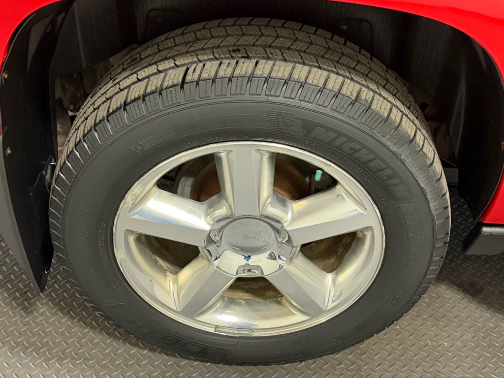 2011 Chevrolet Avalanche Image 17