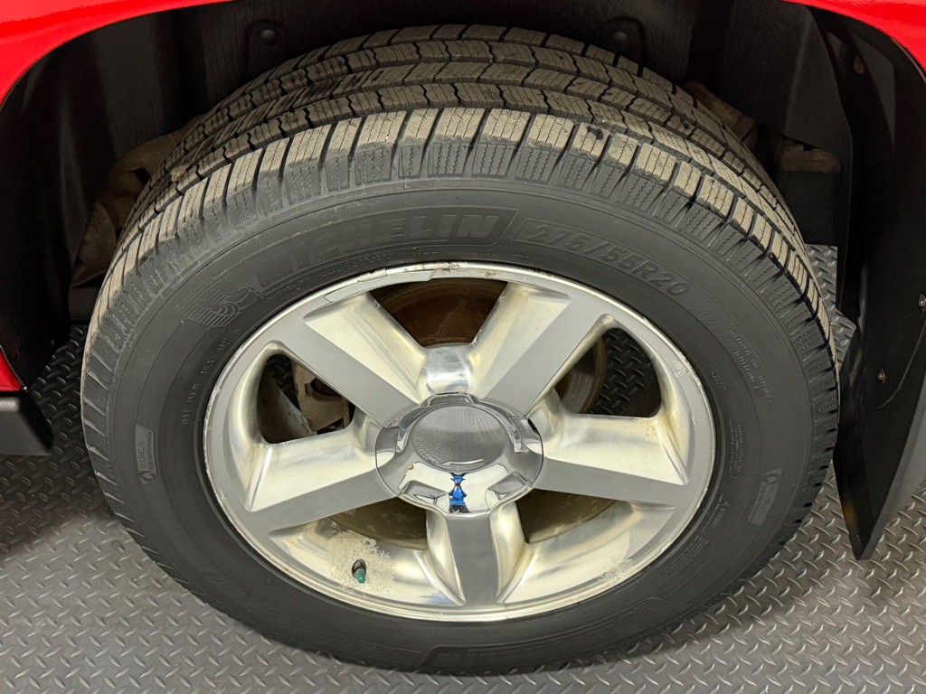 2011 Chevrolet Avalanche Image 18