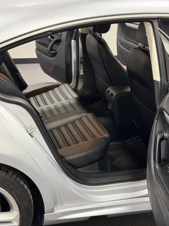 2015 Volkswagen CC Image 10