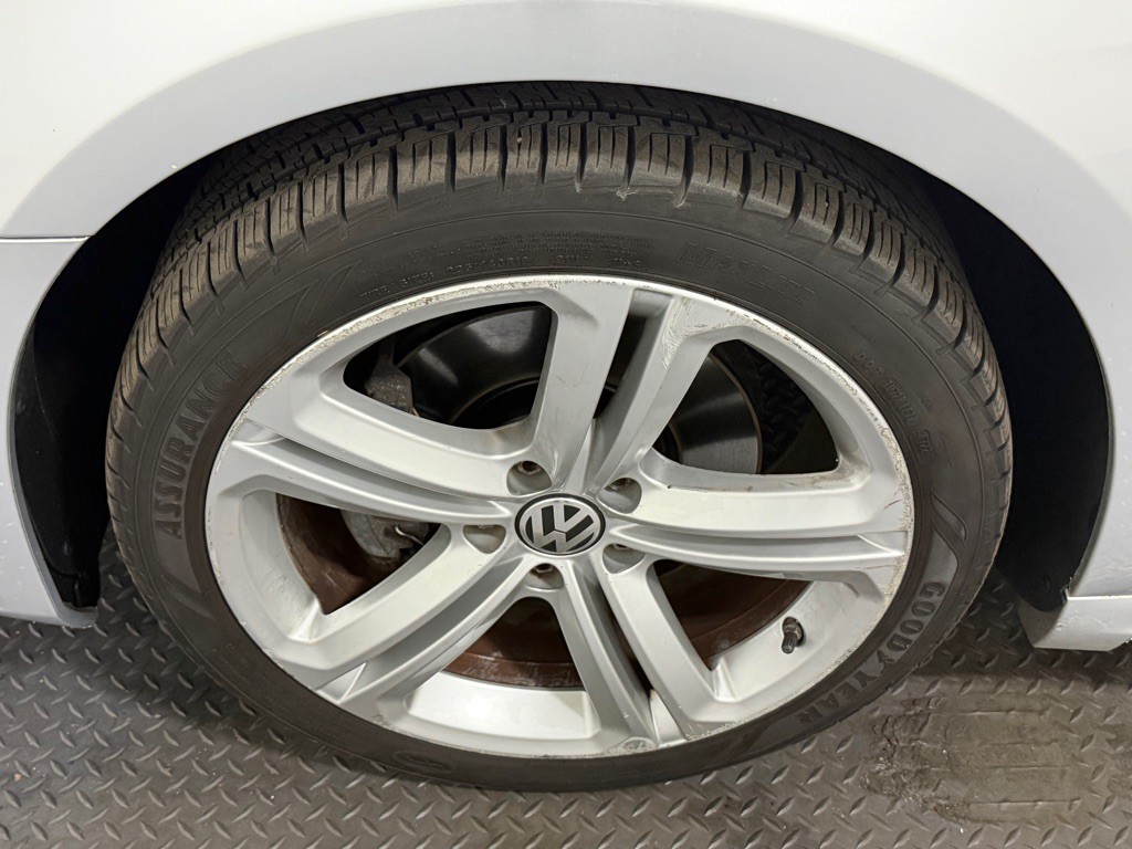 2015 Volkswagen CC Image 17