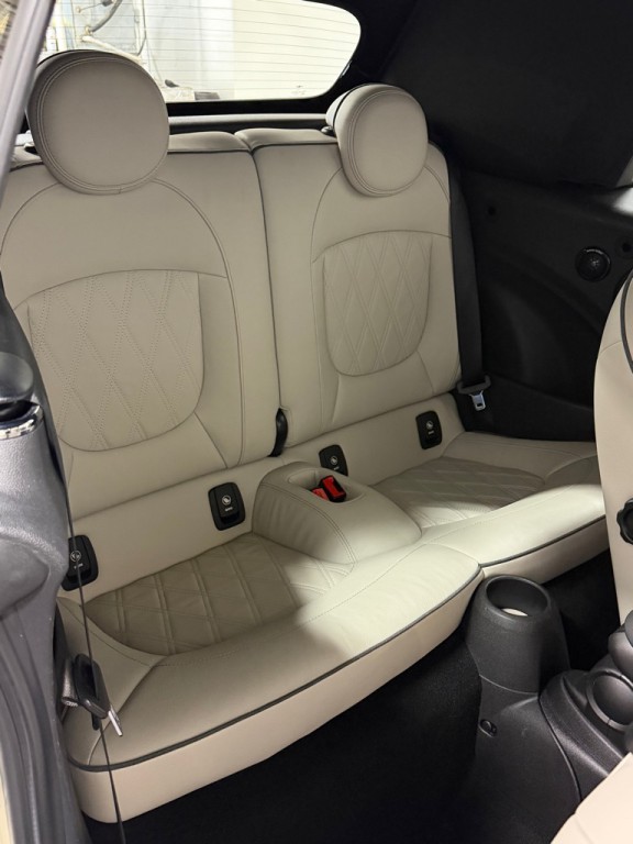 2022 MINI Cooper Image 9