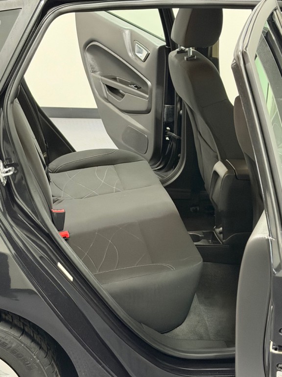 2015 Ford Fiesta Image 10