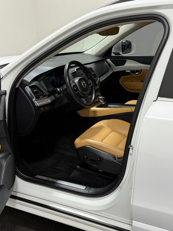 2016 Volvo XC90 Image 8