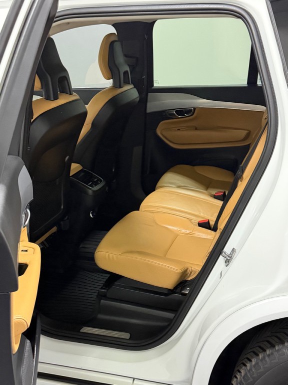 2016 Volvo XC90 Image 9