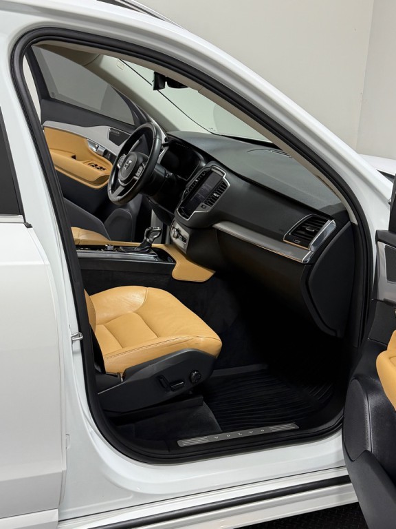 2016 Volvo XC90 Image 11