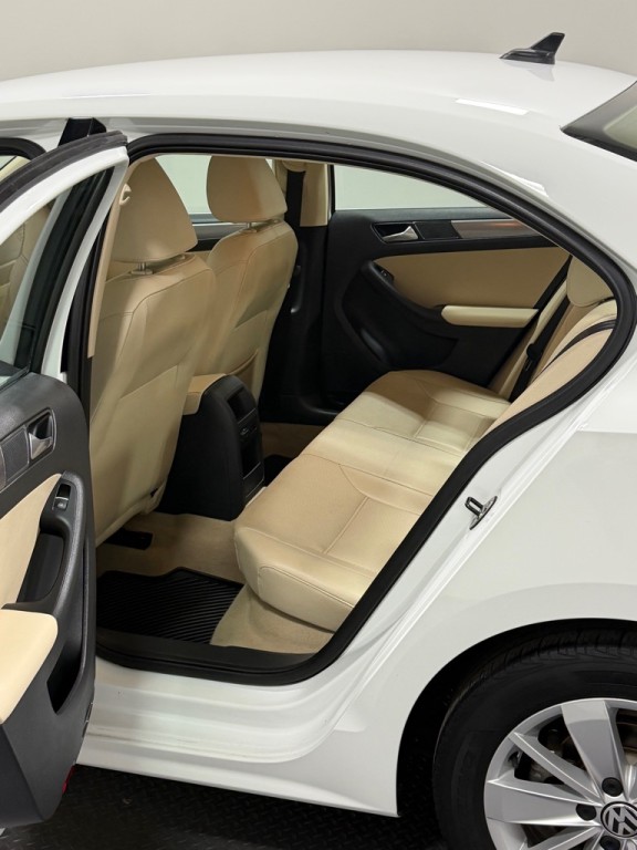 2014 Volkswagen Jetta Image 9