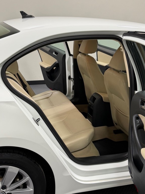 2014 Volkswagen Jetta Image 10