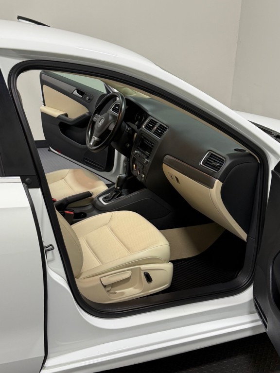 2014 Volkswagen Jetta Image 11