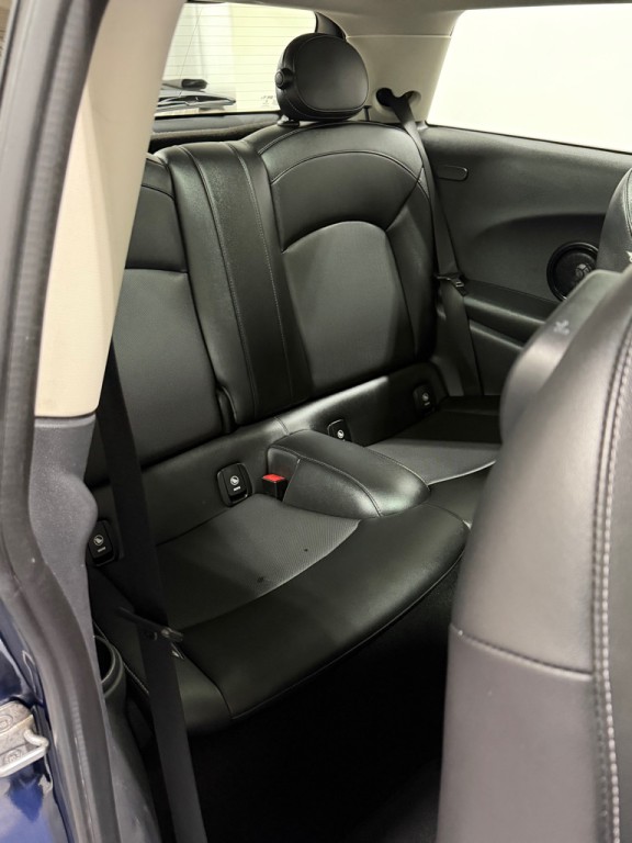 2014 MINI Cooper Image 9