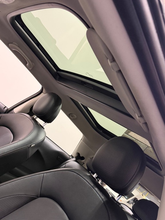 2014 MINI Cooper Image 15