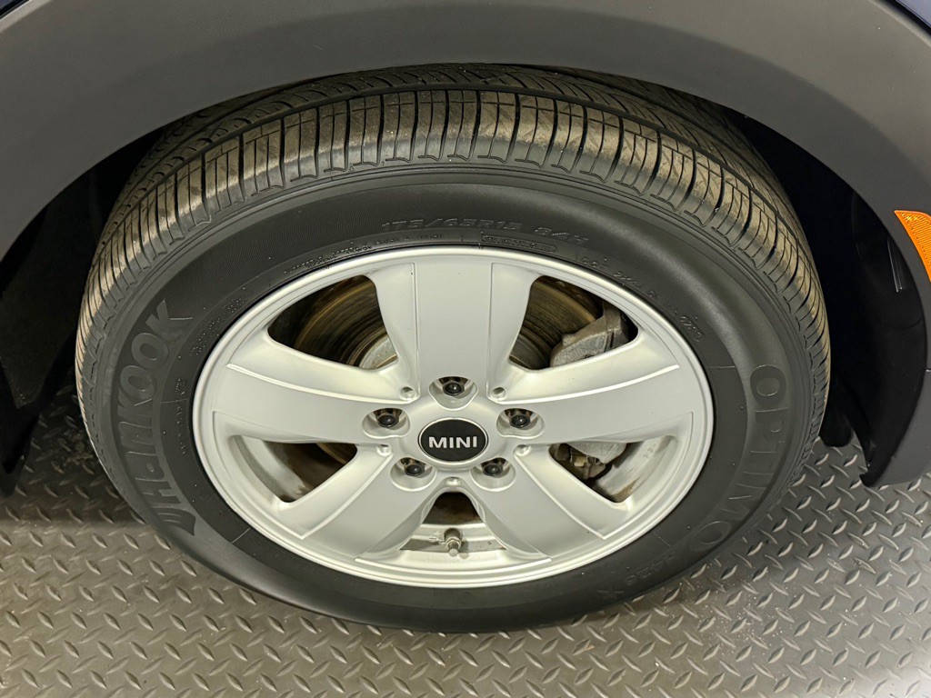 2014 MINI Cooper Image 17