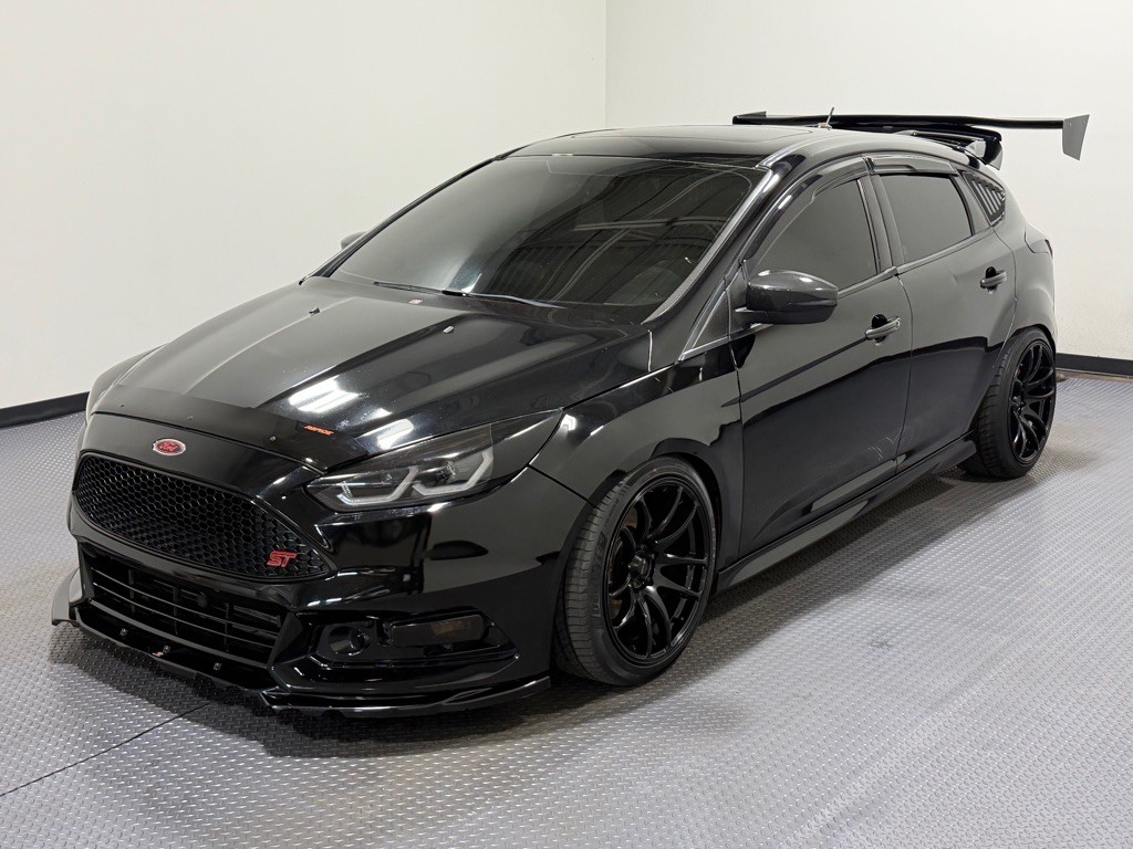 2017 Ford Focus Image 1