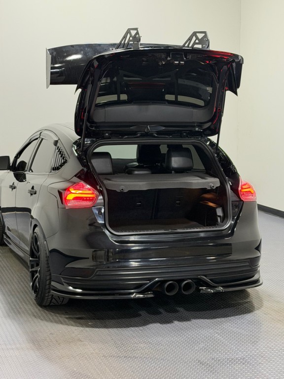 2017 Ford Focus Image 12