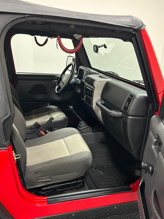 2004 Jeep Wrangler Image 9