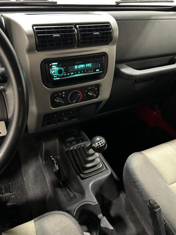 2004 Jeep Wrangler Image 11