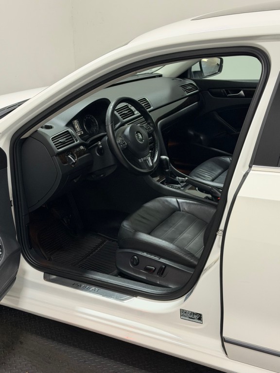 2015 Volkswagen Passat Image 8