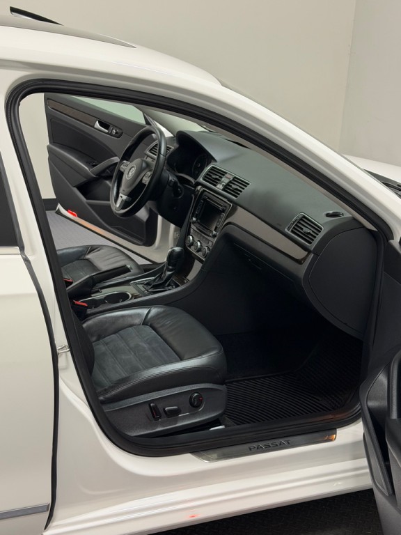 2015 Volkswagen Passat Image 11