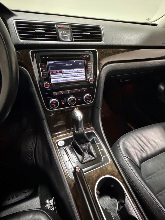 2015 Volkswagen Passat Image 13