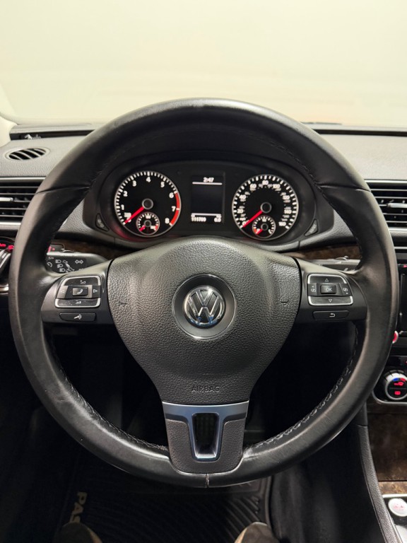 2015 Volkswagen Passat Image 15