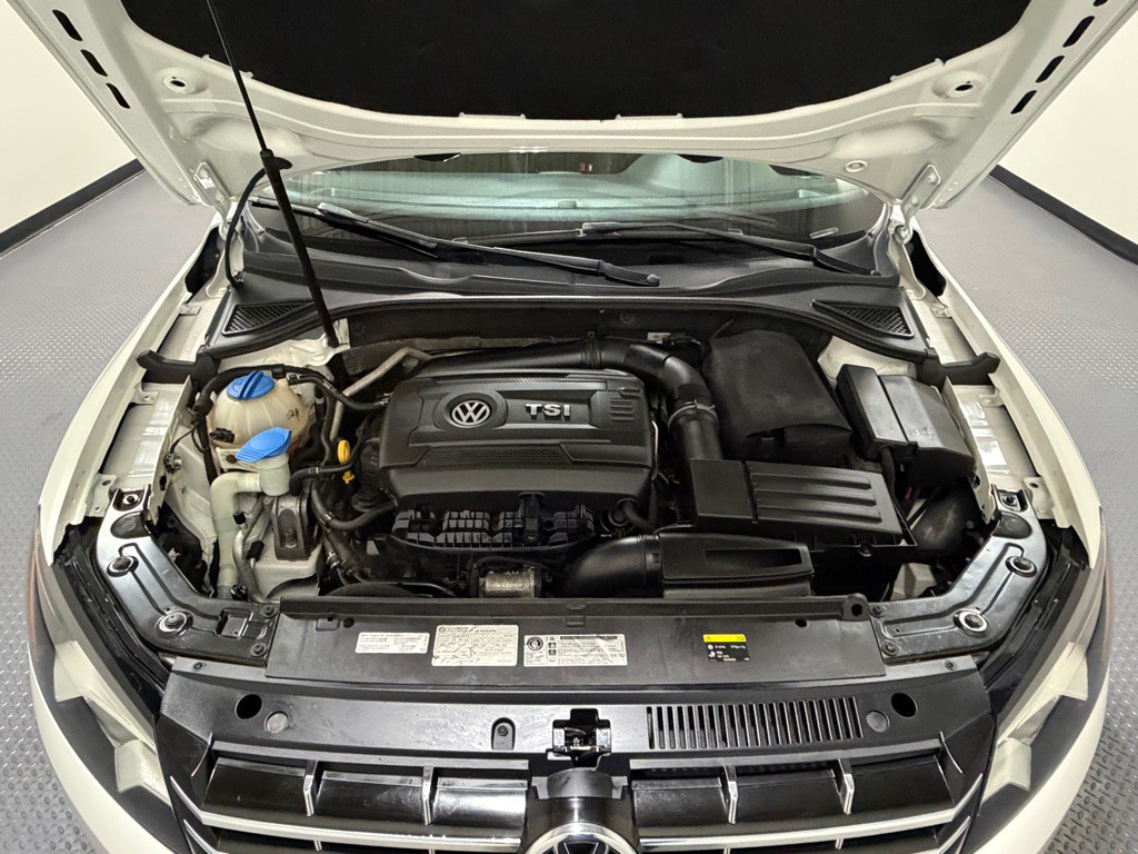 2015 Volkswagen Passat Image 17