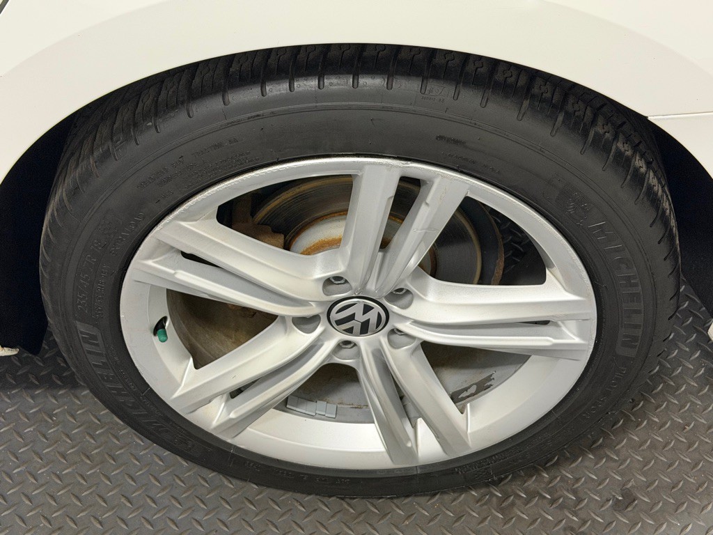 2015 Volkswagen Passat Image 20