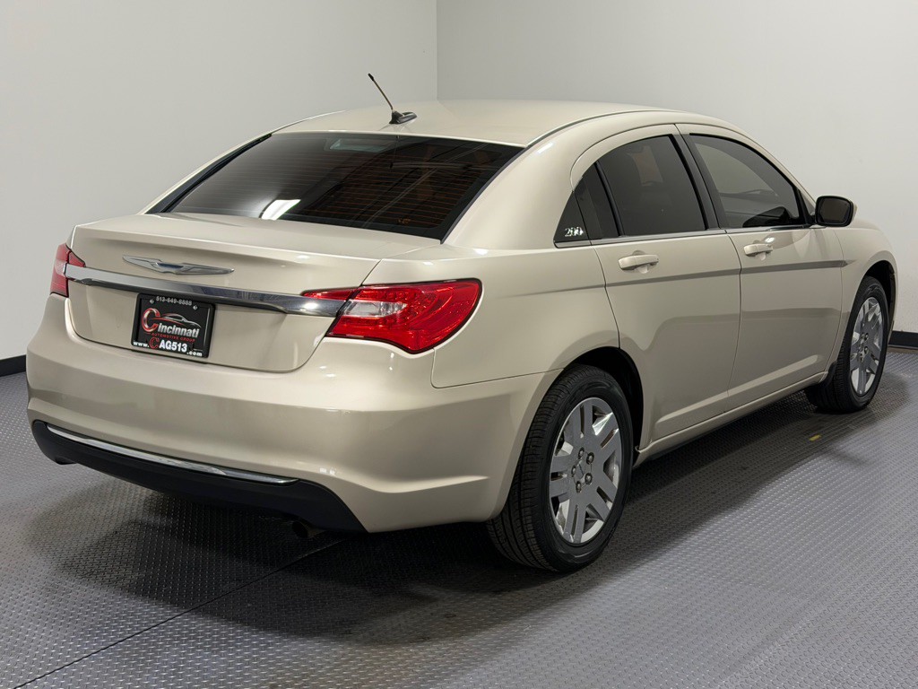 2014 Chrysler 200 Image 5