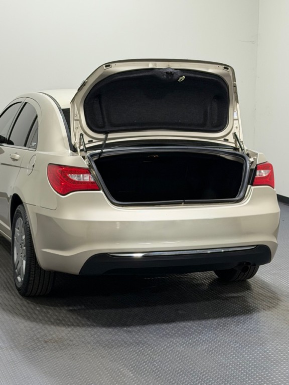2014 Chrysler 200 Image 12