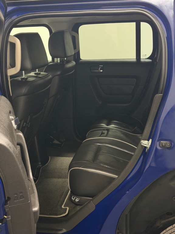 2009 HUMMER H3 Image 9