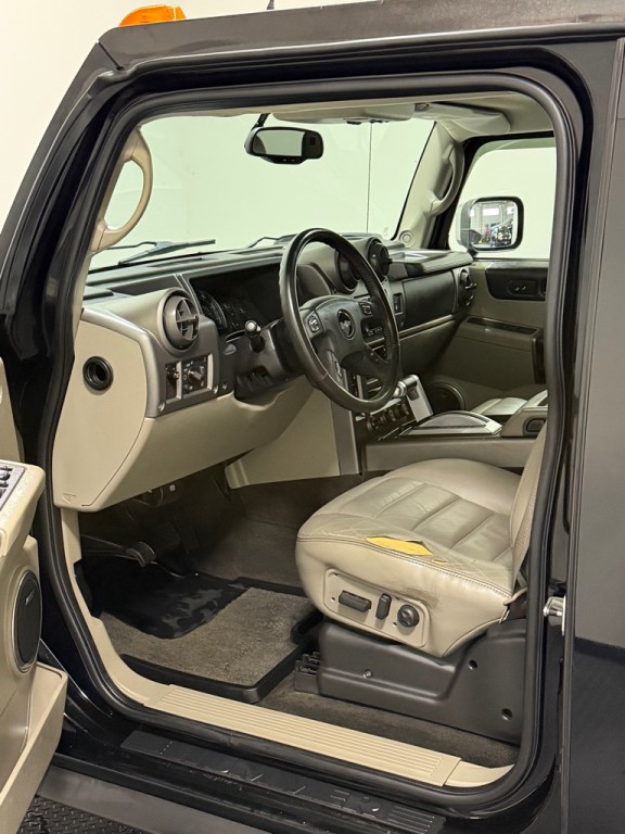 2004 HUMMER H2 Image 8