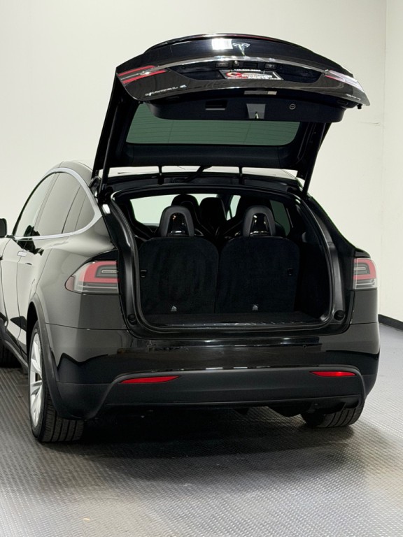 2016 Tesla Model X Image 14