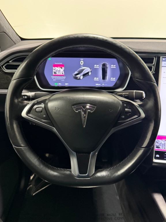 2016 Tesla Model X Image 17