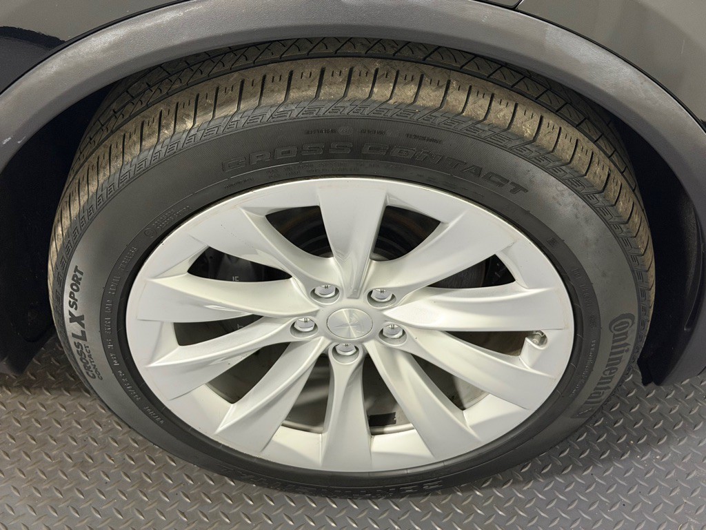 2016 Tesla Model X Image 20