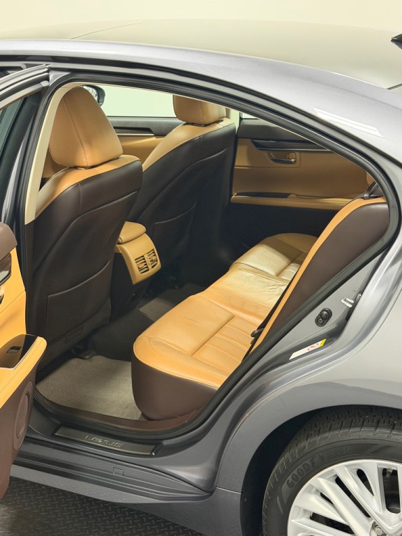 2016 Lexus ES Image 10