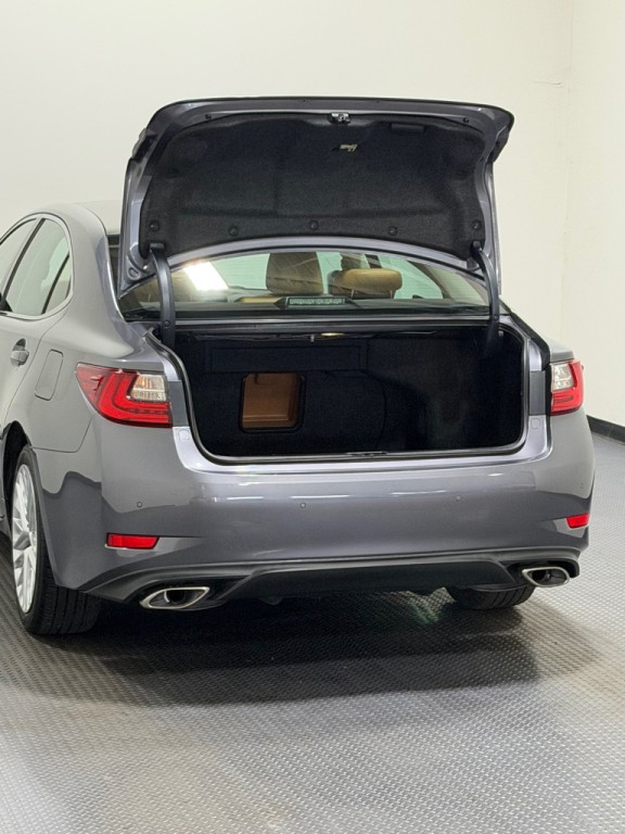 2016 Lexus ES Image 13