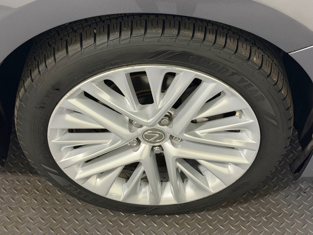 2016 Lexus ES Image 19