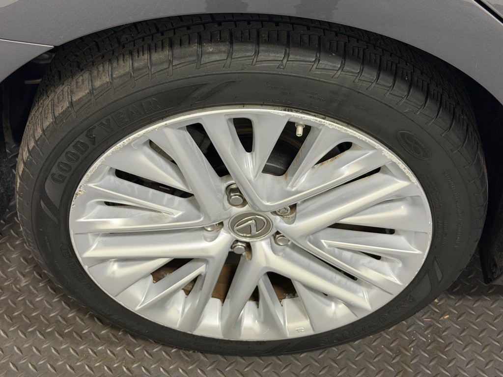 2016 Lexus ES Image 20