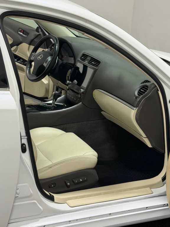 2013 Lexus IS Image 11