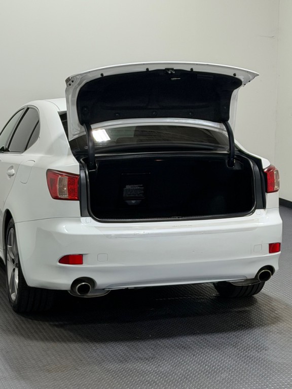2013 Lexus IS Image 12