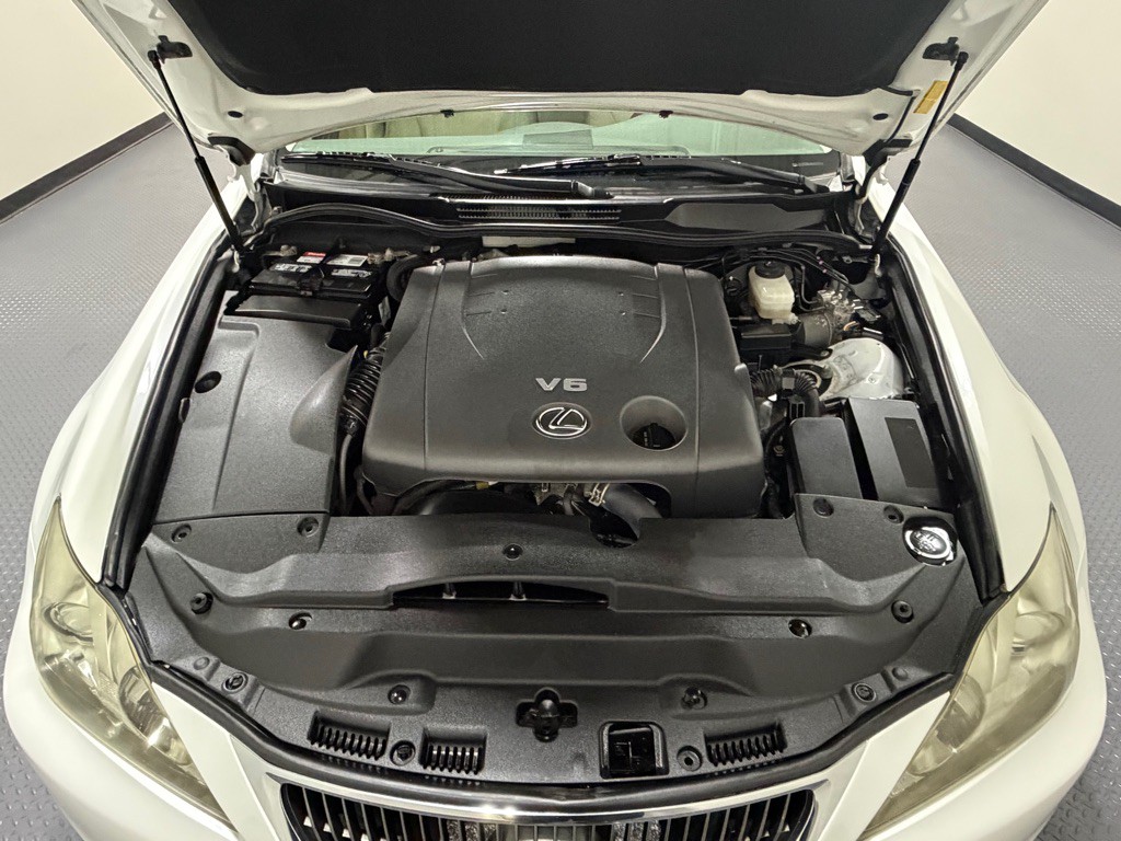 2013 Lexus IS Image 17